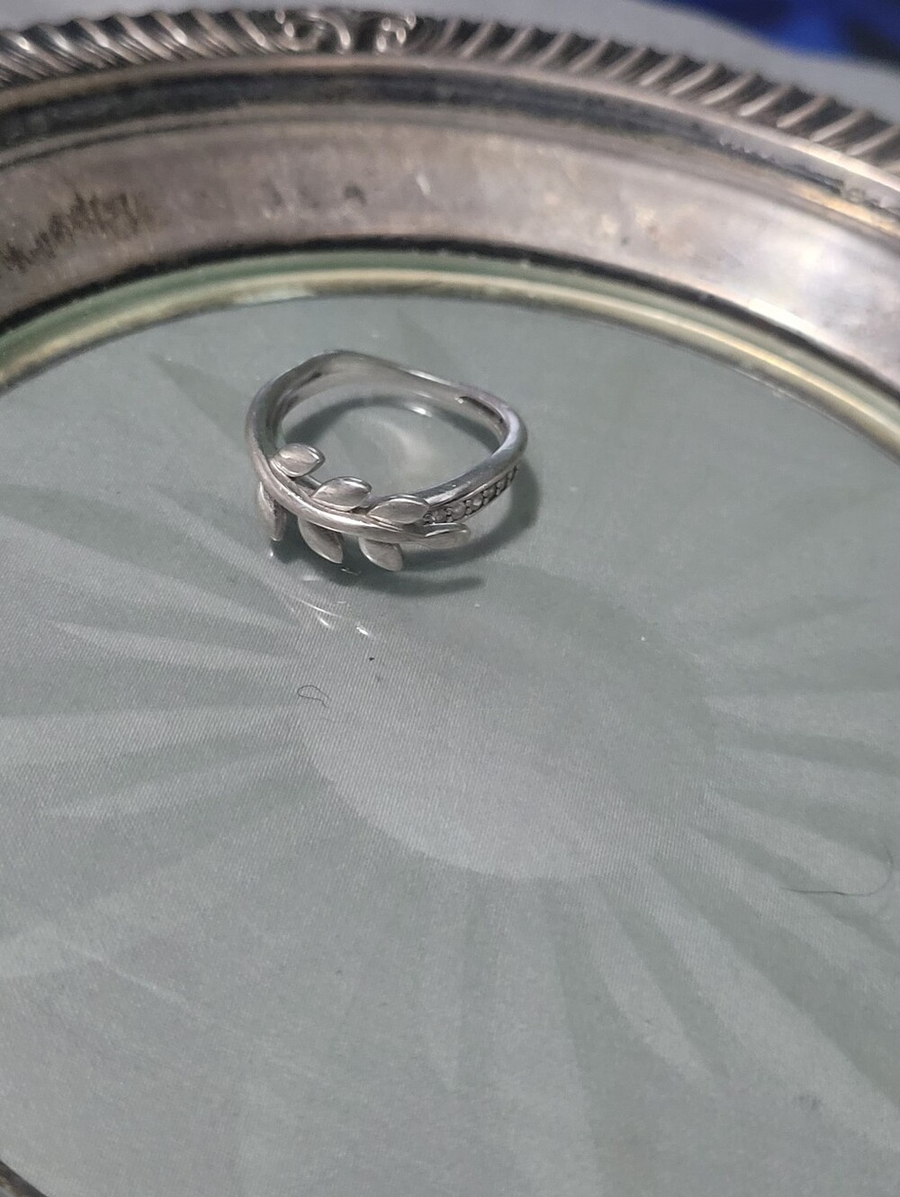 Sterling Silver Leaf Design Women's Ring - Silver